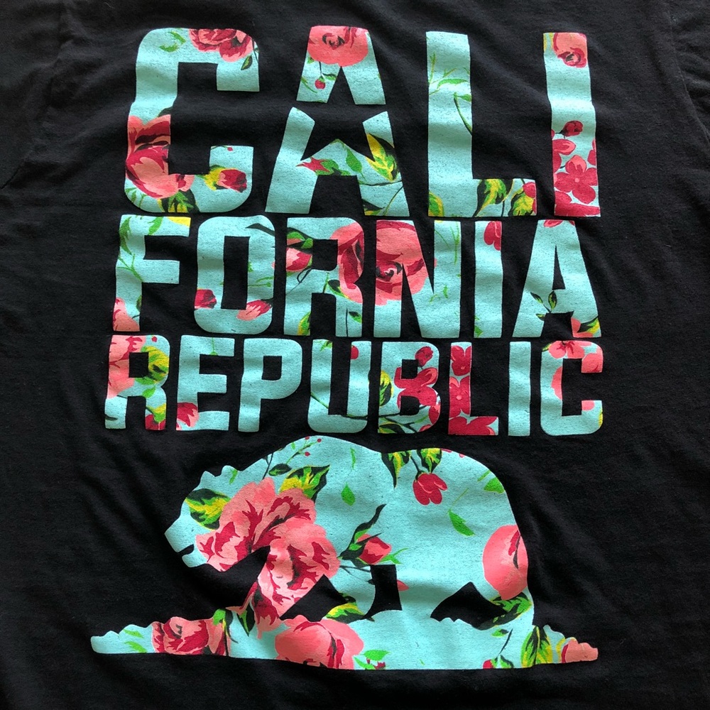 California Republic roses tee M